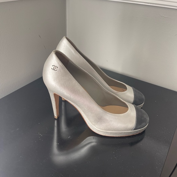 Chanel CC heels size 36 fits like 5 1/2 - Picture 4 of 6